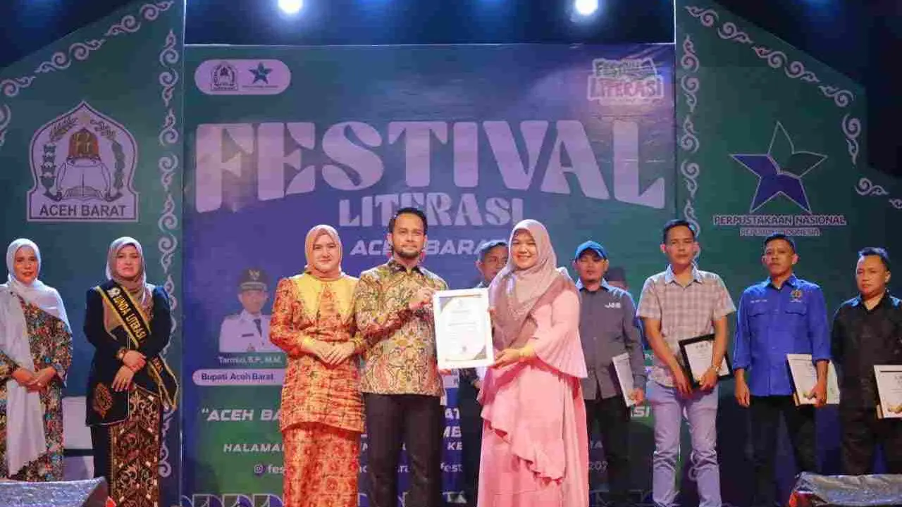 Wakil Bupati Aceh Barat, Said Fadheil, menutup Festival Literasi Aceh Barat 2026 di halaman kantor Dinas Pendidikan dan Kebudayaan.