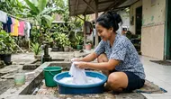 Cara Menghilangkan Noda Sunscreen dari Pakaian Putih Sebelum Menguning