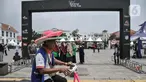 Pengunjung saat mendatangi Festival Batavia Kota Tua, Jakarta, Minggu (28/8/2022). Festival yang berlangsung hingga hari ini tersebut menampilkan sejumlah kesenian tradisional maupun modern dan memamerkan sejumlah produk UMKM di Jakarta sekaligus sebagai momentum diresmikannya wajah baru Kota Tua pasca direvitalisasi. (merdeka.com/Iqbal S Nugroho)