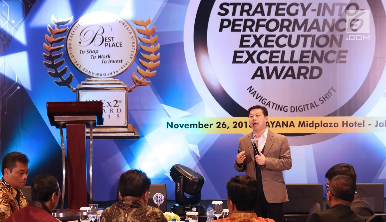 CEO of GML Performance Consulting, Suwardi Luis saat memberi sambutan pembuka malam penghargaan The 7th Annual Strategy into Performance Execution Excellence (SPEx2) Award 2018 di Jakarta, Senin (26/11). (Liputan6.com/Helmi Fithriansyah)