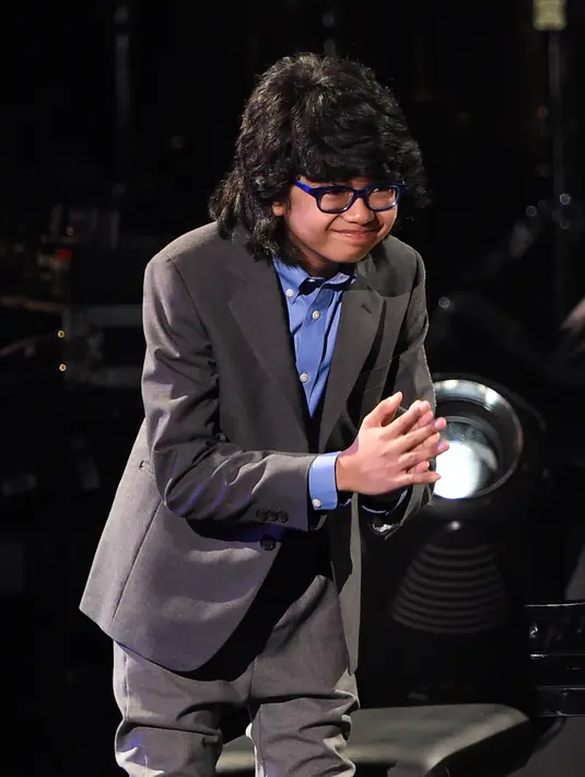 Bocah berkacamata ini harus menerima kekalahan di ajang Grammy Awards 2016 tersebut. Joey Alexander gagal sebagai pemenang dan harus merelakan gelar di nominasi yang didapatnya. (AFP/Bintang.com)