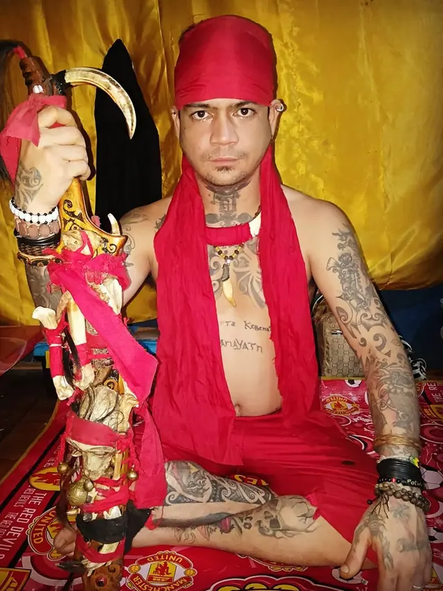 Lama Vakum, Ini 6 Potret Terbaru Frans Indonesianus Jadi Tokoh Pelestari Budaya