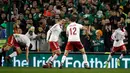 Pemain Denmark merayakan kemenangan atas Republik Irlandia pada partai kedua play-off zona Eropa di Stadion Aviva, Rabu (15/11). Denmark memastikan diri lolos ke putaran final Piala Dunia 2018 usai menang 5-1. (AP/Peter Morrison)