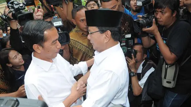Pelukan Jokowi dan Prabowo di Rumah Kartanegara Paling Populer