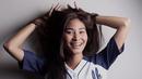 Fisioterapi PBR, Adinda Pricilla (Cia) saat berpose dengan gaya santai, Kamis (10/12/2015). (Bola.com/Nicklas Hanoatubun)