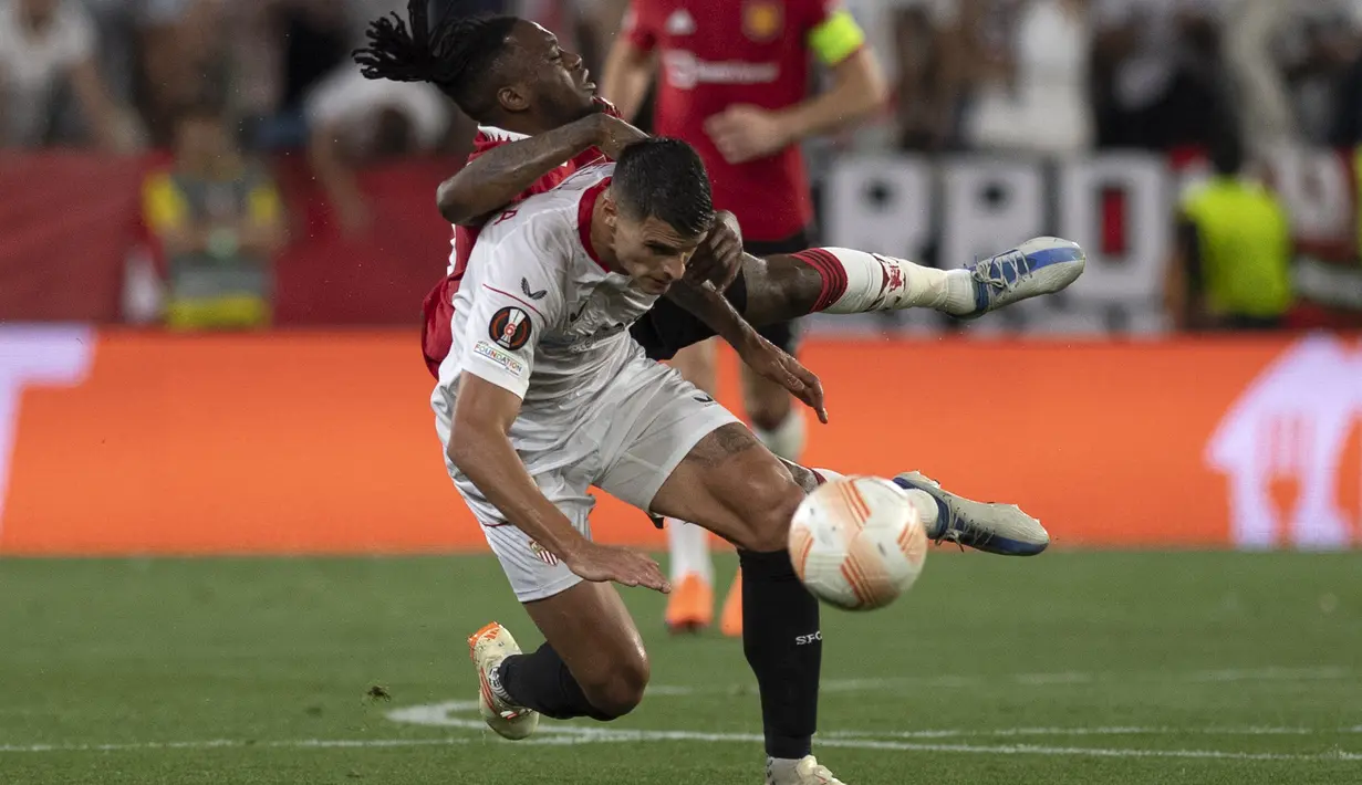 Perjalanan MU di Liga Europa musim ini harus kandas di tangan Sevilla. (Photo by JORGE GUERRERO / AFP)
