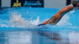 Prajurit AS, Leonard Anderson ambil bagian pada kejuaraan renang  Invictus Games Orlando 2016 di Florida, Amerika Serikat, (11/5/2016). (REUTERS/Carlo Allegri)