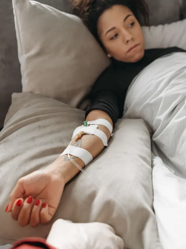 Bukan Sekadar Lelah, Ini Pertimbangan Sebelum Infus Vitamin