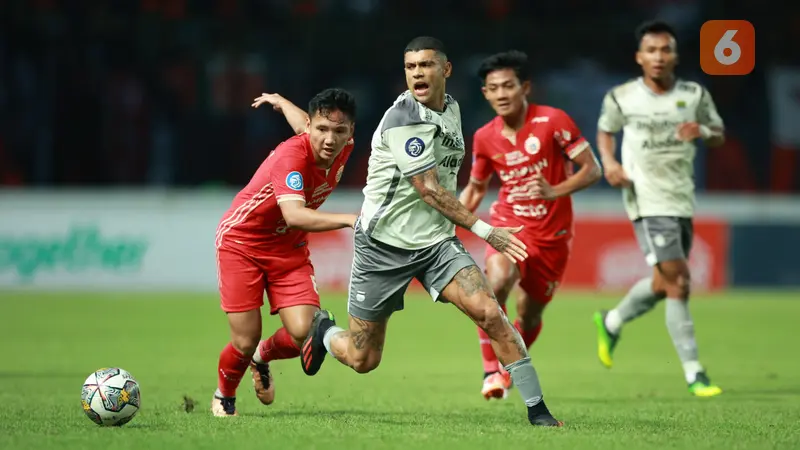 Foto: Persija Jakarta Kalahkan Persib Bandung 2-0