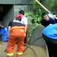 Proses evakuasi kendaraan terjebak banjir di Kemang masih dilakukan.
