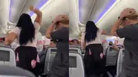 Pasangan kekasih bertengkar di kabin pesawat. (dok. Twitter)
