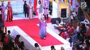 Suasana saat para peserta memeragakan busana pada acara Hijab Hunt 2018 di Jakarta, Minggu (6/5). Selain untuk menyambut Ramadan, acara ini juga untuk menggaungkan semangat kebinekaan kepada generasi muda. (Liputan6.com/Angga Yuniar)