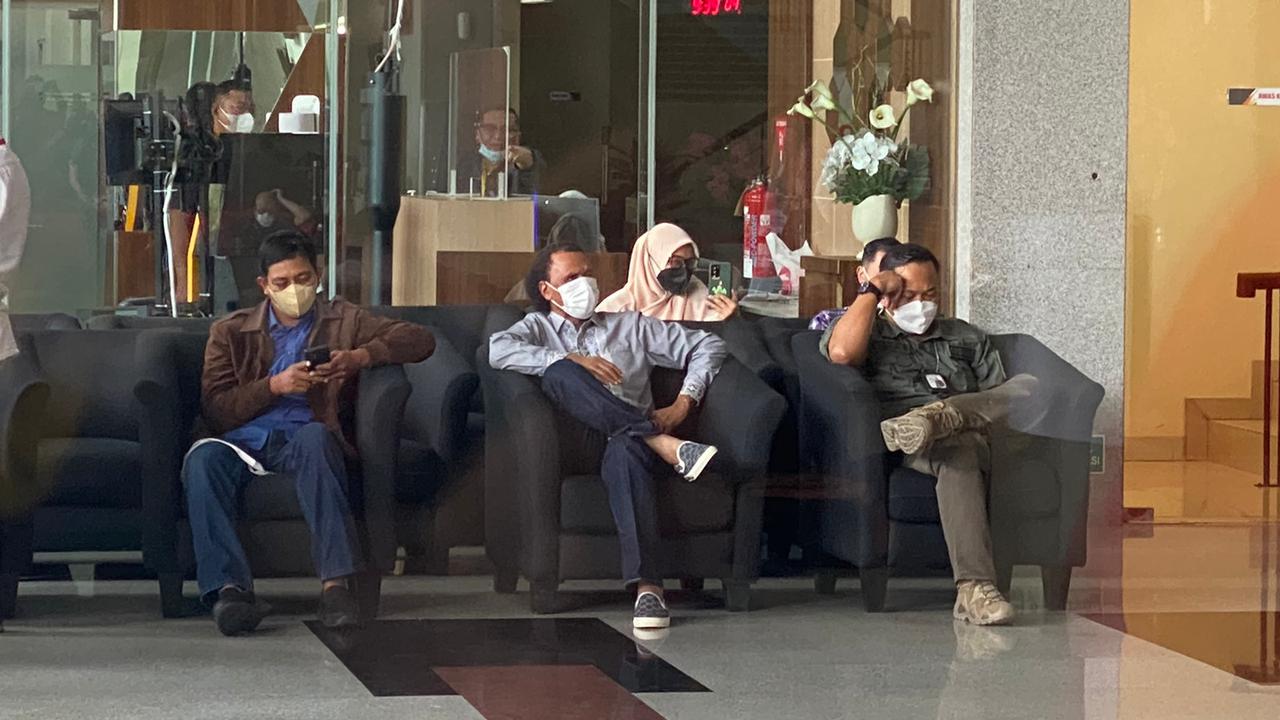 Tenaga Ahli PD Pasar Jaya, Rosario De Marshall alias Hercules memenuhi panggilan tim penyidik Komisi Pemberantasan Korupsi (KPK)