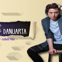 Celeb Bio Roger Danuarta (Fotografer: Galih W Satria, Desain: Denti Ebtaviani/Bintang.com)