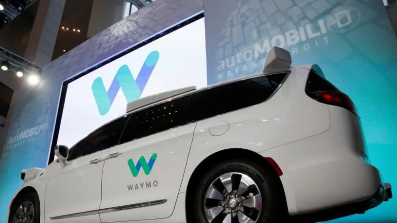 Waymo memamerkan mobil otonomos Chrysler di ajang North American International Auto Show di Detroit, Michigan, AS, January 8, 2017. Kredit: REUTERS Brendan McDermid