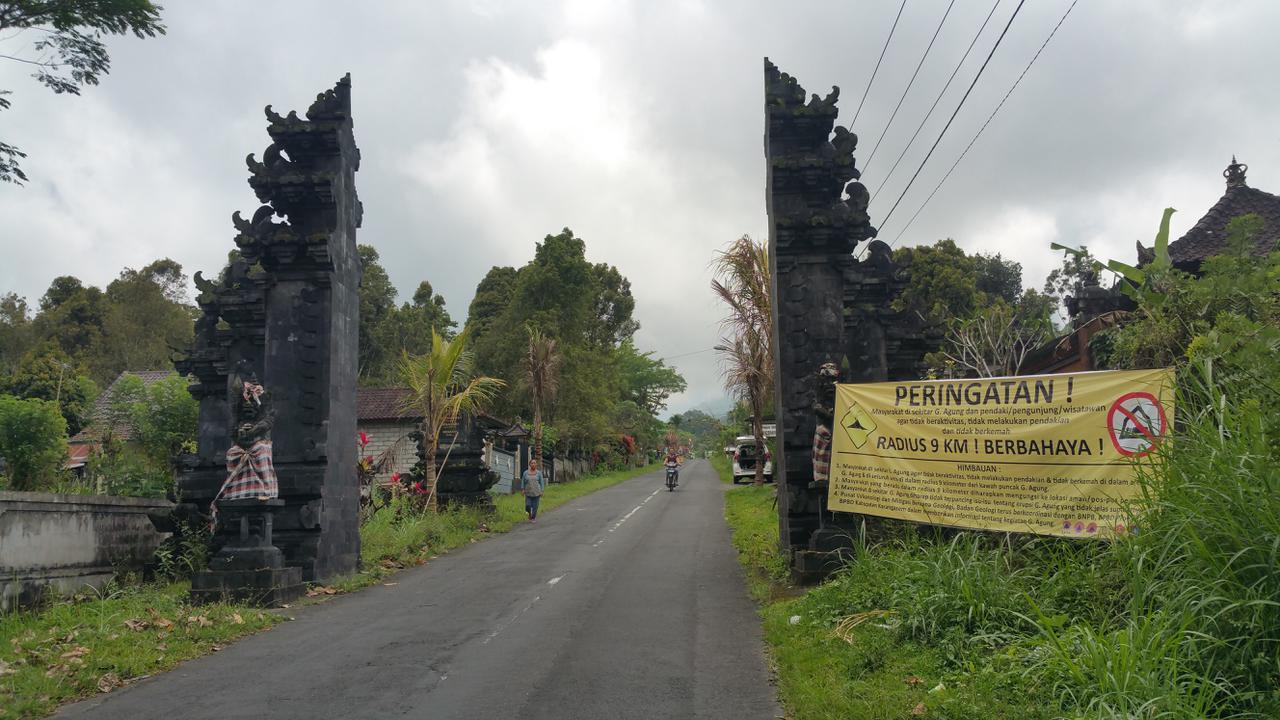 Peringatan radius bahaya ancaman Gunung Agung. (Liputan6.com/Nanda Perdana Putra)