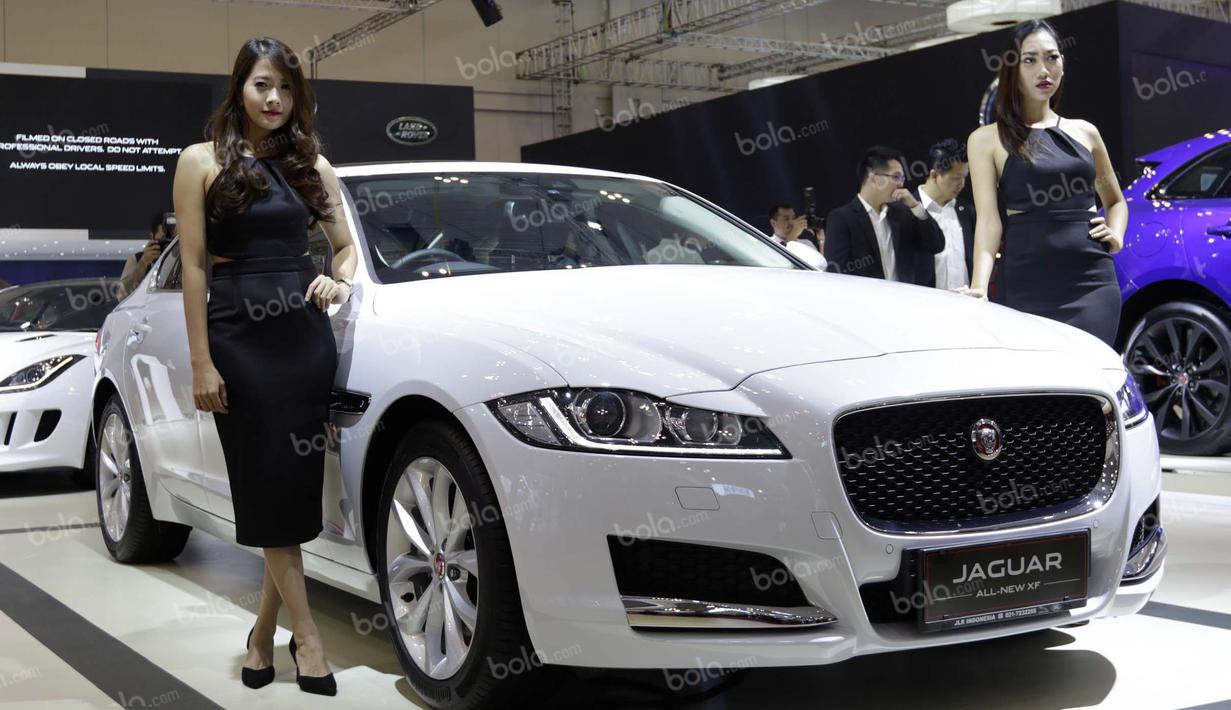 Selain Jaguar F-Pace yang bertipe SUV, sedan Jaguar XF juga diluncurkan dalam rangkaian Gaikindo Indonesia International Auto Show 2016 di ICE BSD, Tangerang, Kamis (11/8/2016). (Bola.com/Arief Bagus)