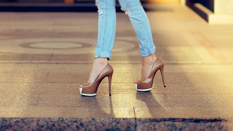 koleksi sepatu pesta wanita