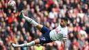 Bek Tottenham Hotspur, Cristian Romero melepaskan tendangan akrobatik ke gawang Liverpool pada laga Liga Inggris 2022/2023 di Anfield Stadium, Liverpool (30/4/2023). Cristian Romero yang berpredikat bek terbaik Liga Italia 2020/2021 dipinjam Tottenham Hotspur dari Atalanta selama semusim pada 2021/2022. Tampil sesuai ekspektasi, ia dipermanenkan dengan mahar 50 juta euro pada 2022/2023. (AFP/Paul Ellis)