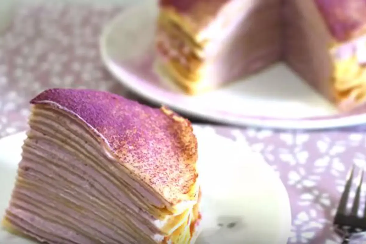 Crepe Tumpuk Saus Ungu yang 'Unyu' Bikin Lapar Menggelegar