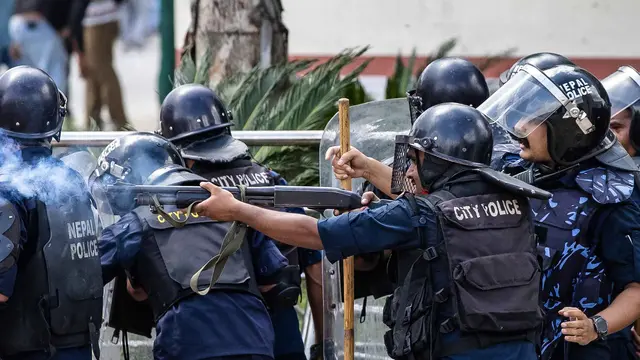 Ribuan Anak Muda Nepal Turun ke Jalan Tolak Pembekuan Media Sosial