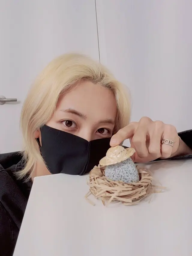 Bukan Hewan, Ini 6 Potret Peliharaan Jeonghan SEVENTEEN yang Tak Biasa