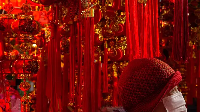 Sambut Tahun Kuda Api, Ornamen Khas Imlek Ramai Diburu Warga China