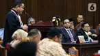 Pasangan Calon Presiden-Calon Wakil Presiden nomor urut 1 Anies Baswedan-Muhaimin Iskandar saat mengikuti sidang perdana perselisihan hasil pemilihan umum (PHPU) 2024 di Mahkamah Konstitusi, Jakarta, Rabu (27/3/2024). (Liputan6.com/Angga Yuniar)