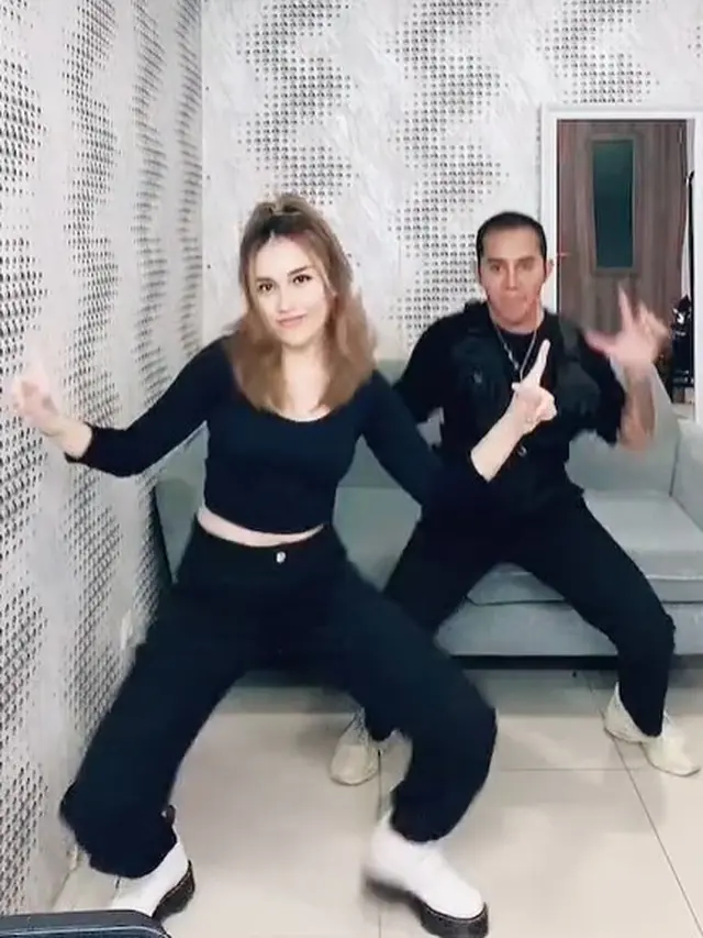 Ayu Ting Ting ala dancer (TikTok/ayutingting)