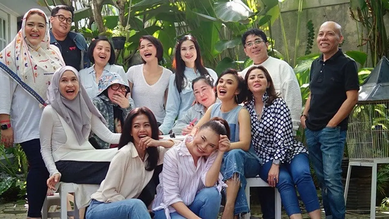7 Potret Keseruan Rossa Bareng Geng Ladies, Arisan di Rumah Yuni Shara