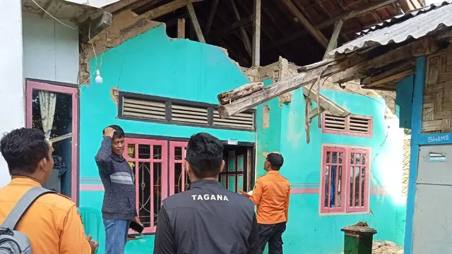 Sejumlah rumah di Bogor rusak akibat gempa Sukabumi. (Achmad Sudarno)