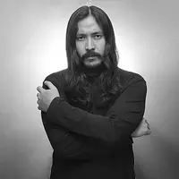 Marcello Tahitoe macho dengan rambut gondrong (Fimela.com/Bambang E Ros)