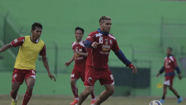 Latihan Arema Cronus