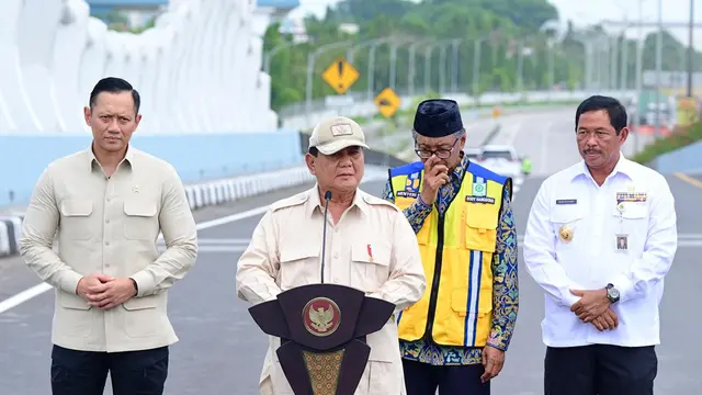Presiden Prabowo Subianto meresmikan Flyover Madukoro di Jalan Arteri Yos Sudarso, Kota Semarang, Jawa Tengah, Rabu (11/12/2024). (Dok Kementerian PU)