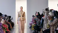 Salah satu koleksi Zeta Prive yang dibawa ke panggung Indonesia Now di New York Fashion Week 2023. (dok. Zeta Prive)