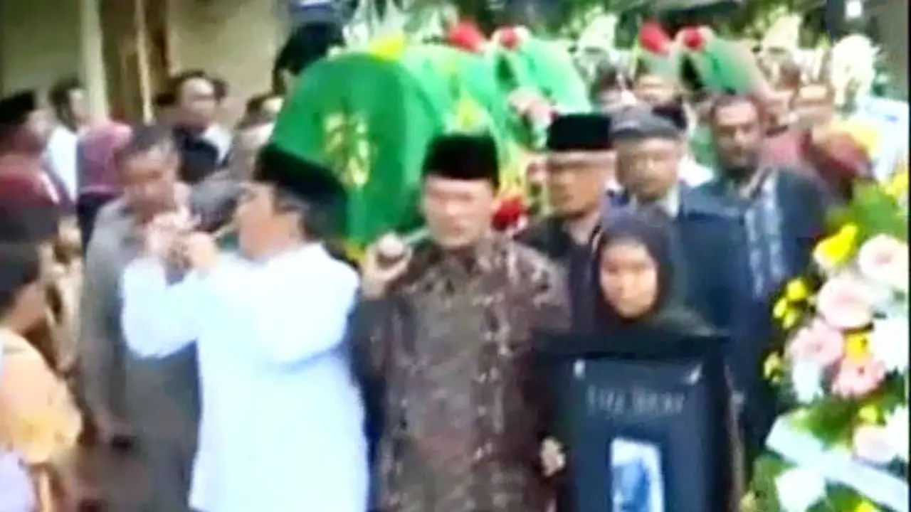 (lip6 Siang) Een Sukaesih-141213