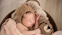 Ilustrasi bayi. (Photo by Georgia Maciel: https://www.pexels.com/photo/baby-wearing-brown-knit-cap-while-sleeping-2168843/)