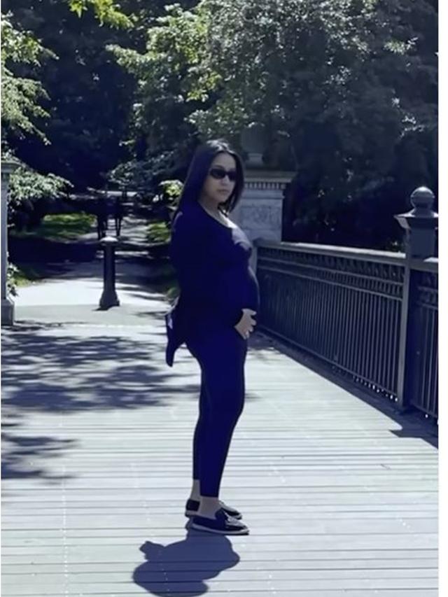 Sudah Gelar Gender Reveal, Ini 6 Potret Angel Pieters Umumkan Kehamilan Pertama