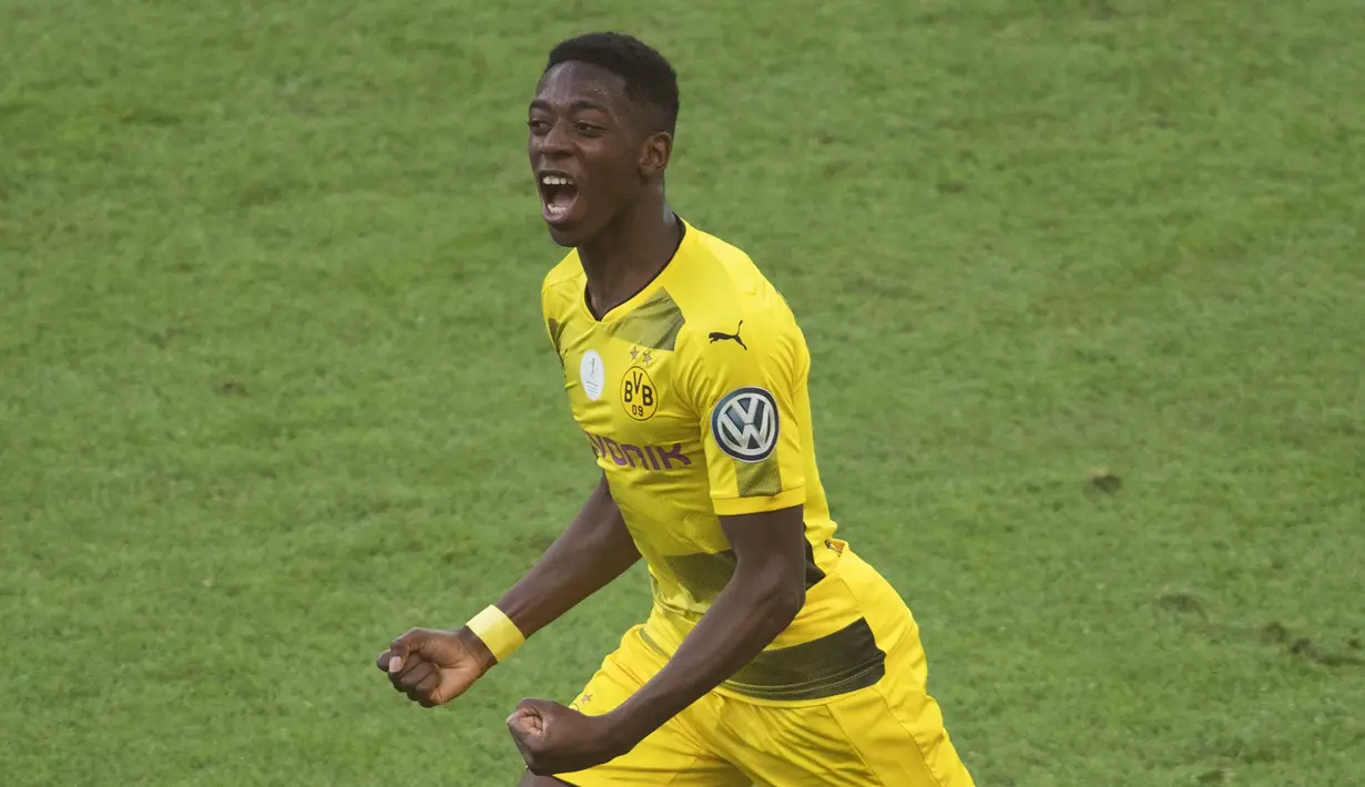 6. Ousmane Dembele (Borussia Dortmund) - Kejenuhan wonderkid asal Prancis ini membuatnya menolak ikut pramusim, yang akhirnya berunjung dengan kepindahannya ke Barcelona. (Photo by Odd ANDERSEN / AFP)