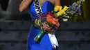 Wanita cantik keturunan Jerman dan Filipina ini sempat terkejut dengan pengumuman akhir jika dirinya yang merupakan pemenang Miss Universe 2015. Karena sebelumnya memang terjadi kesalahpahaman. (AFP/Bintang.com)