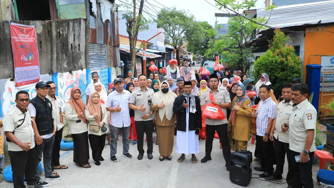 Pemkot Makassar Silaturahmi Sekaligus Berikan Bantuan kepada Masyarakat Lorong Wisata