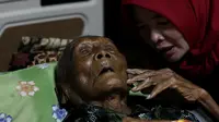 Mbah Gotho yang disebut sebagai manusia tertua sejagat asal Sambungmacan, Sragen, saat dirawat di rumah sakit. (Liputan6.com/Fajar Abrori)