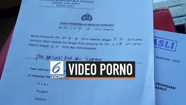 Polres Garut melimpahkan berkas kasus video porno Vina Garut ke Kejaksaan. Selain berkasi polisi juga melimpah 3 orang tersangka dalam kasus ini. Dalam waktu dekat PN Garut segera menyidangkan kasus ini.