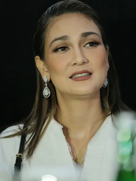 Ditemui di kawasan Senayan City beberapa hari lalu, Luna bercerita bahwa Mira adalah sosok yang lemah dan rapuh lantaran kehilangan anaknya dalam sebuah kecelakaan. Mira pun melupakan tugasnya sebagai istri. (Adrian Putra/Bintang.com)