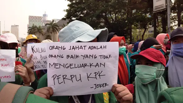 Demo mahasiswa di depan Istana meminta Presiden Jokowi mengeluarkan Perppu KPK.(Liputan6.com/Ady Anugrahadi)