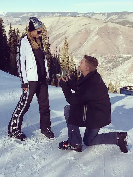 Jadi, siapa yang sudah penasaran akan semegah apa perikahan Paris Hilton dan Chris Zylka? (instagram/parishilton)