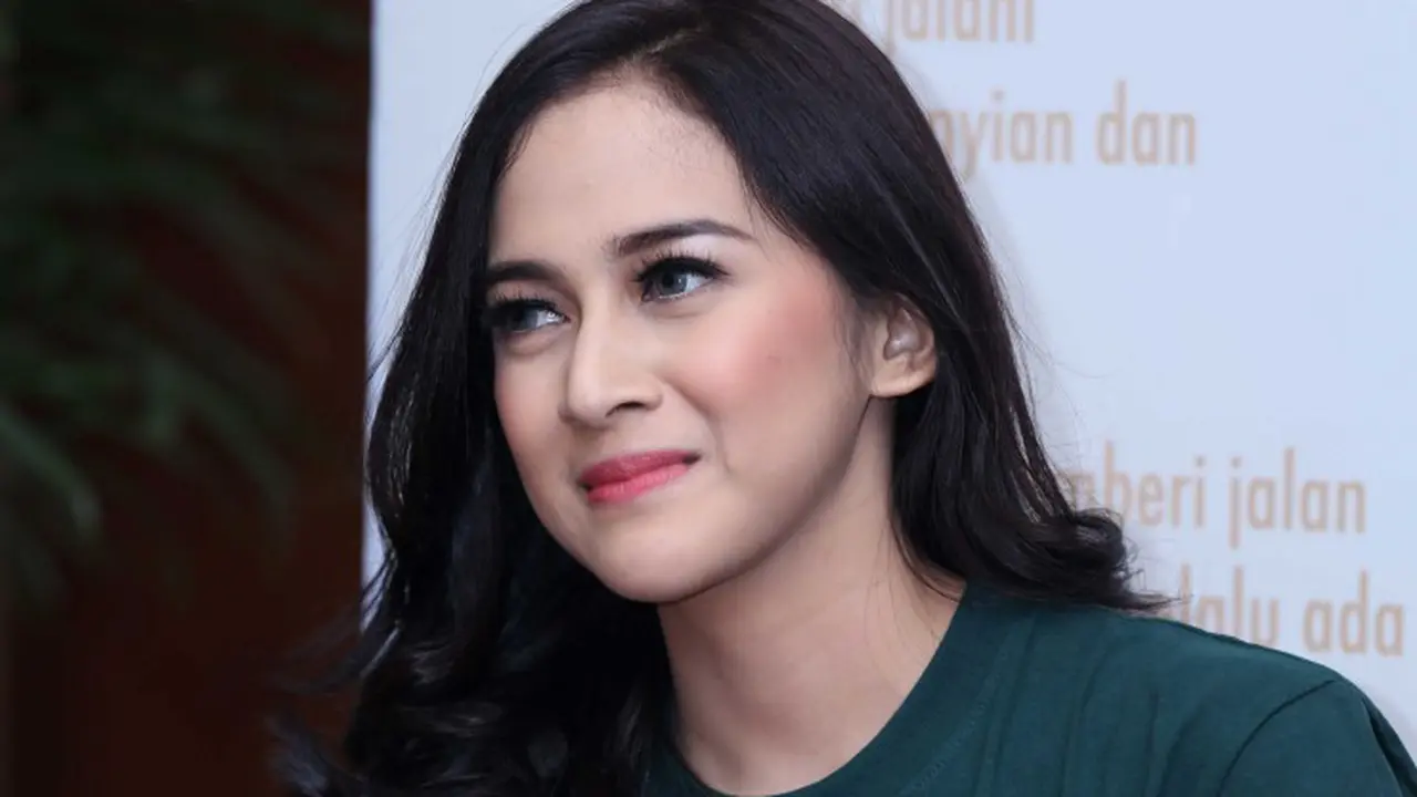 [Bintang] Nina Zatulini