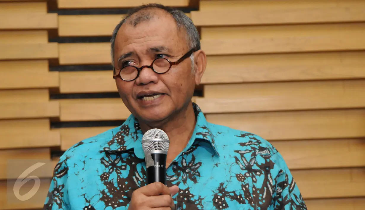 Pimpinan KPK, Agus Rahardjo memberi keterangan saat koferensi pers di gedung KPK, Jakarta, Kamis (19/1). KPK menetapkan ESA dan SS dalam kasus suap pengadaan 50 mesin pesawat dengan merek rolls royce sejak 2005-2014. (Liputan6.com/Helmi Afandi)
