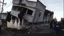 Rumah di kawasan San Marcos, Guatemala retak akibat gempa, Senin (7/7/14). (REUTERS)