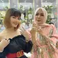 Tahun ini, Irma Dharmawangsa tengah mengincar cincin berlian listring yang diyakini sebagai pembawa hoki dengan bentuk menyerupai tangga rezeki. (Foto: Dok. Instagram @irmadarmawangsa)